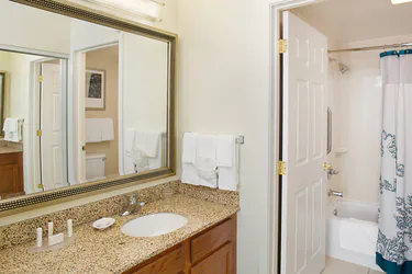 waswn bathroom 0065 hor clsc
